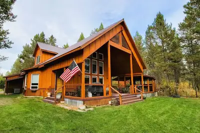 Image de Donnelly Cabin | Hot Tub, Fire Pit, Near Lake Fun