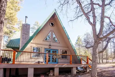 Image de Furnished Deck + Fire Pit: Happy Jack Cabin