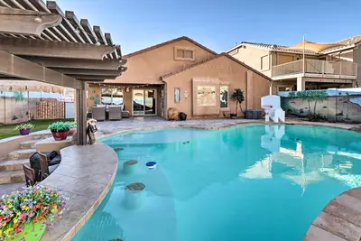 Image de Maricopa Home w/ Swim-Up Bar, Heated Pool & Slide