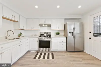 Short & long term avail. 3 bedrooms 2 baths - PigTown - Walk to Stadiums & More
