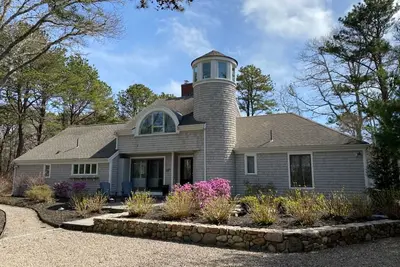 Charming pond front New Seabury resort area