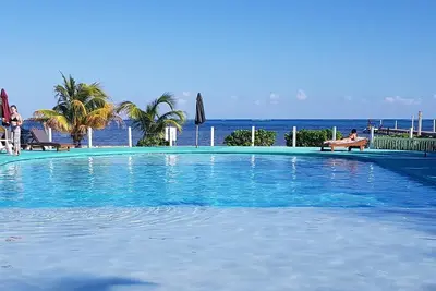 Image de Private Upgraded Cabana Suites by the Beach