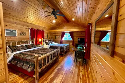 Image de Bear Creek Resort, Upper Cabin Suite (double queen), Upper Cabin Suite (double queen)