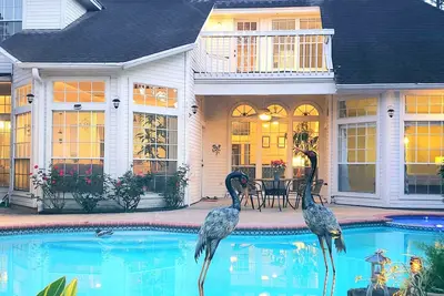 Image de Modern Custom Home in Prestigious Champions Golf Club Community