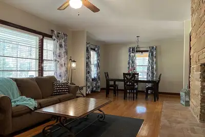 Image de Quiet and peaceful. 3 mins to stores and 7 mins to Keowee. 15 mins to Clemson