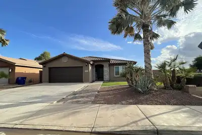 Image de Beautiful 3 bedroom 2 bath house 10 mins from Yrmc