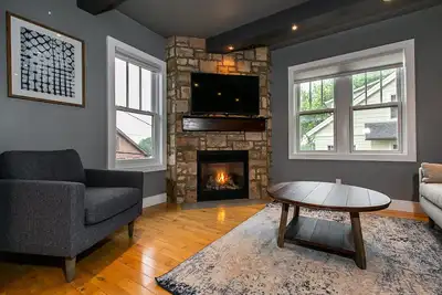 Image de Modern home in historic neighborhood with lower level game room by Loras College