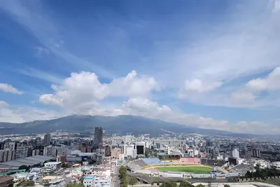 Image de excelente vista la ciudad montaña, piscina, parque