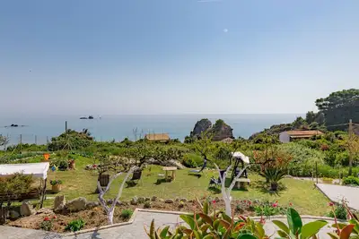 Image de Rainbow apartment B, Pelekas beach, 40 meters from the sea