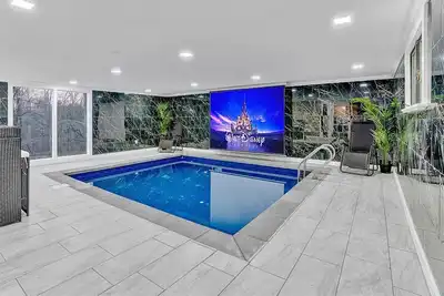 Image de **Poconos Cave Indoor Heated Pool/Private Pond**
