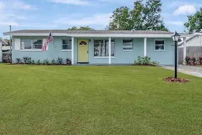 Image de 3 Bed / 1 Bath Furnished Home 3 Mi to Beach