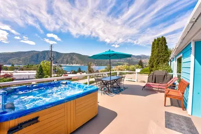 Image de Lake View Home w/Hot Tub, 2 Blocks to Downtown Manson