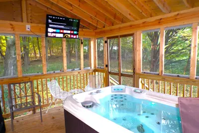 Image de Luxurious Serene Loft Cabin with Hot-Tub in the Heart of the Catskills
