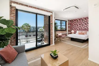 Image de The Brick Boutique Hotel: Balcony Suite 301
