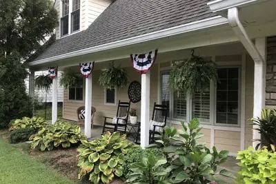 Image de 5 Bdrm across from the Usna Stadium