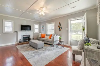 Image de The Cozy Country Cottage! Centrally Located w Country Feel