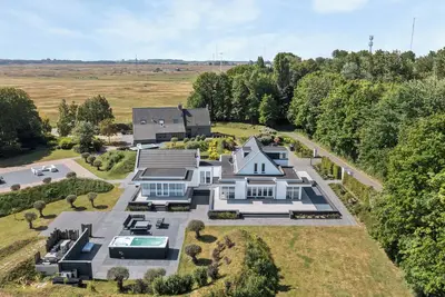 Image de Luxury villa with Xxl Jacuzzi for max. 16 persons.