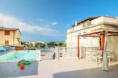 Image de Casa Beleda B: A welcoming apartment situated at a short distance from the beach, with Free Wi-Fi.