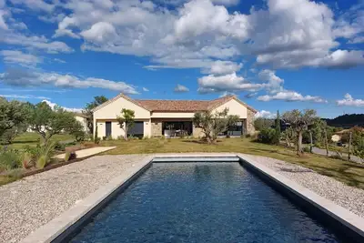 Image de La Casa Familia villa d'architecte de 230 m2 avec piscine au sel de 11 x 4. 5 m