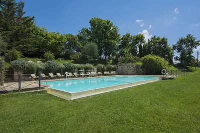 Image de Agriturismo Il Forno avec vue sur les montagnes, piscine commune et Wi-Fi