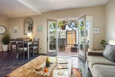 In the heart of Old Town, lovely, private, pool+hot tub, steps from shops & bars