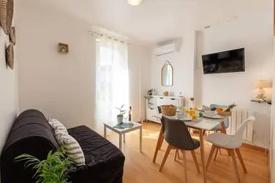 Image de La Maison de Papou, maison de village avec vue mer