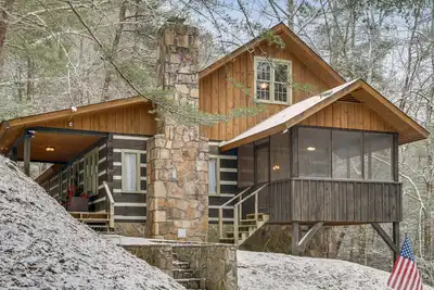 Image de Mossie Oak Cabin, Comfortable & Secluded, Wifi, Hot Tub, Free Dollywood Ticket