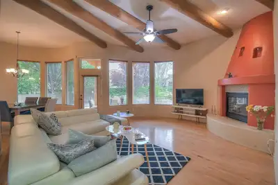 Image de Maravilla, 30+ Day Rentals, Near I-40