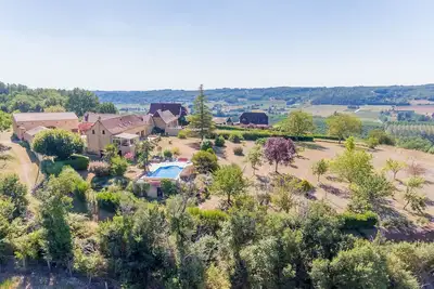 Image de Superbe Domaine avec parc et piscine privés nichés dans un écrin de verdure