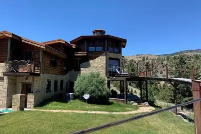 Image de Paradise Point - Gorgeous custom home overlooking the scenic Paradise Valley!