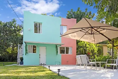 Wynwood Oasis 🌴 2 Bedroom, Yard, Central Location