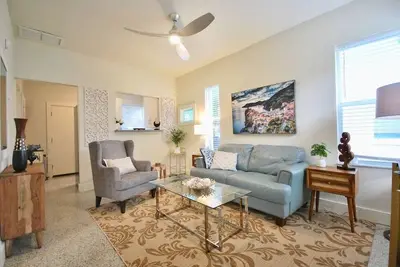 Image de Lakeside - Lake Davis Art Deco Cottage 5c