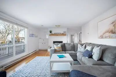 Image de Modern Coastal Home!