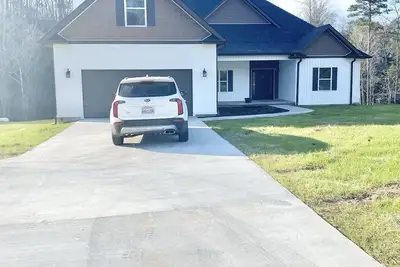 Image de 4 bedroom Lake House on Norris Lake, super close to two docks!