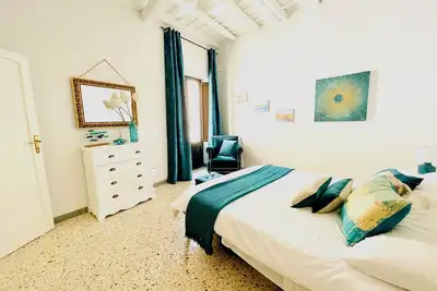 Image de Beautiful Furnished Modern Renovated 1-Bedroom Apartment in Center of Trapani