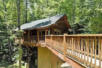 Image de Creekside Paradise Found! One-Bedroom Mountain Cabin in Pigeon Forge