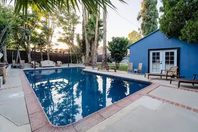 Image de Le Bleu House - Newly Designed 3br House w/ Pool by Topanga