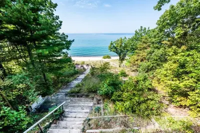 Private 4br\/2ba on Lake Michigan