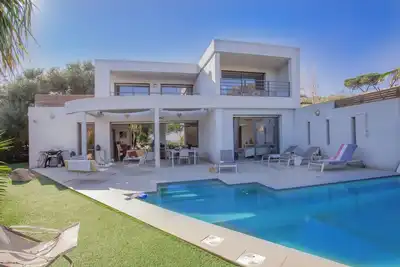 Image de Villa U Spanu, villa de standing, moderne avec piscine chauffée