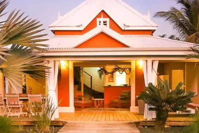 Image de Villa Tiki Reva avec piscine et jardin privés #Louisiana Park St-François ⭐⭐⭐⭐⭐
