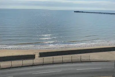 Image de frontline 2 bedroom apartment with seaviews