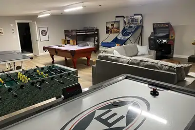 Image de House in Mt Pocono, hot tub, arcade, ski & golf near by.