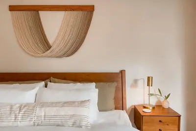 Image de Stylish Mountaintop Treehouse 8 Min from UofO