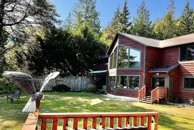 Image de Barrel sauna, two plug-play hot tubs, pool table Mt View private trail to river