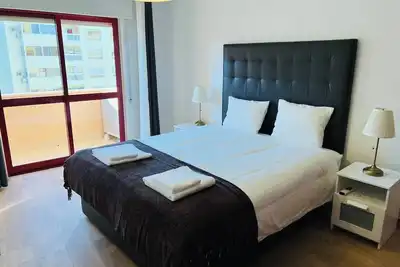 Image de Beautiful Apartment - Family and Group of Friends