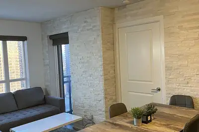 Image de Newly Renovated beautiful stylish quiet condo