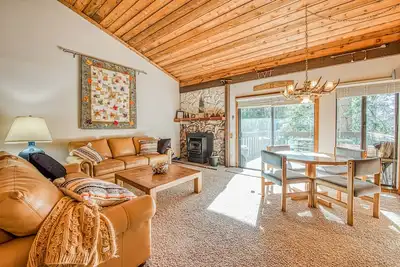 Image de Lovely condo with free WiFi, pellet stove, large deck, & serene setting