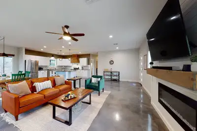 Image de Secluded home with firepit, gas grill, central Ac, game room, W/D