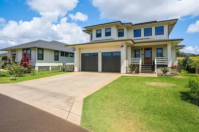 Image de Luxe retreat with hot tub and pool access, private W/D, grill, Ac, & gas range