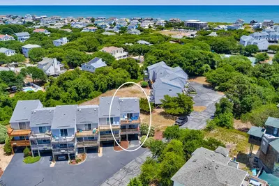 Image de 2-Story Condo near the Beach w/Outdoor Shower, Shared Pool & Tennis, Central Ac